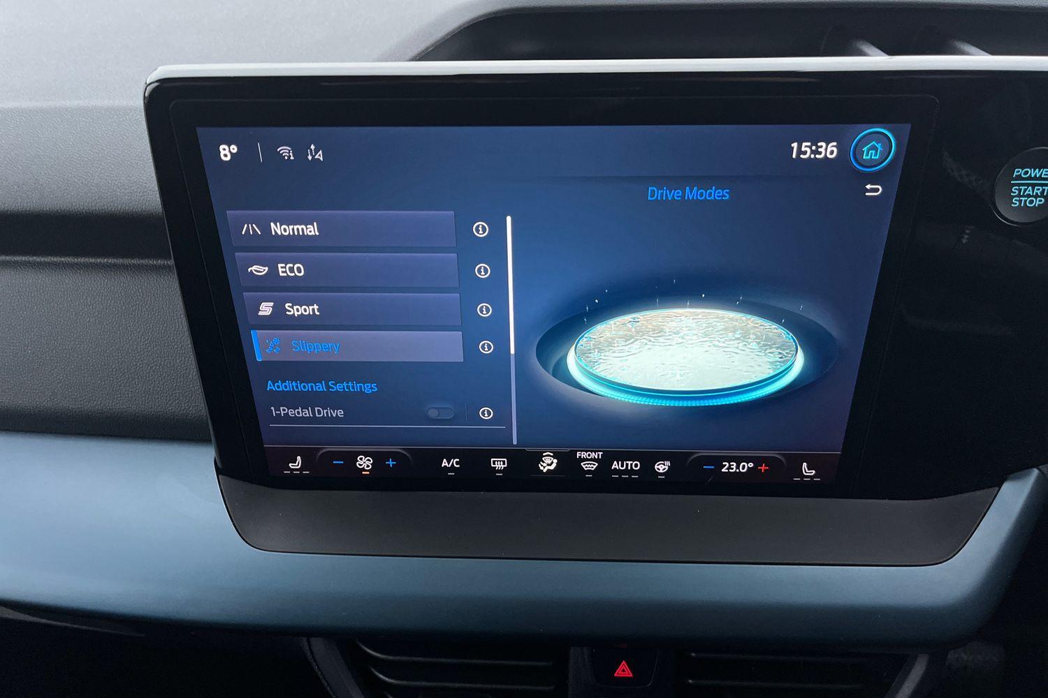 Ford E-Tourneo Courier Photo 30
