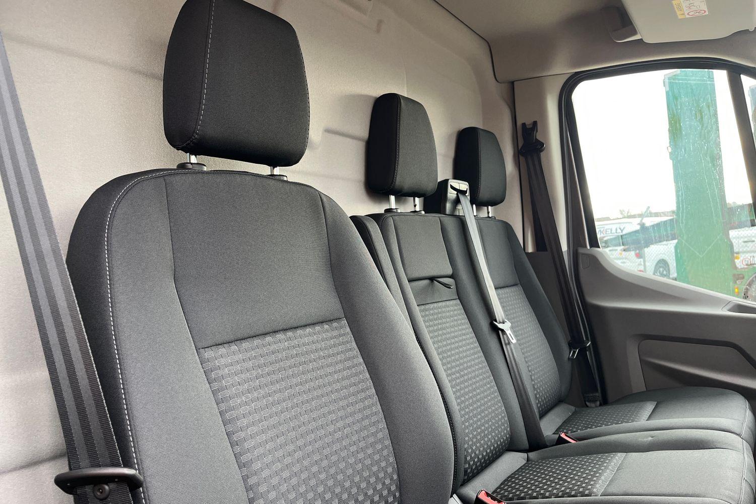 Ford E-TRANSIT Photo 10
