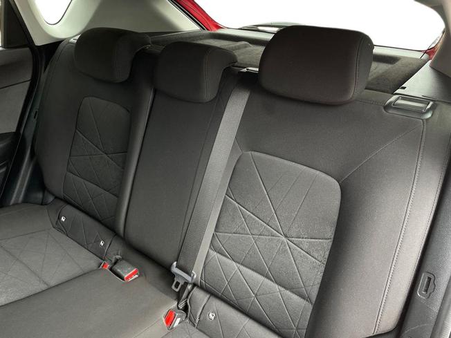 HYUNDAI Bayon Photo 9