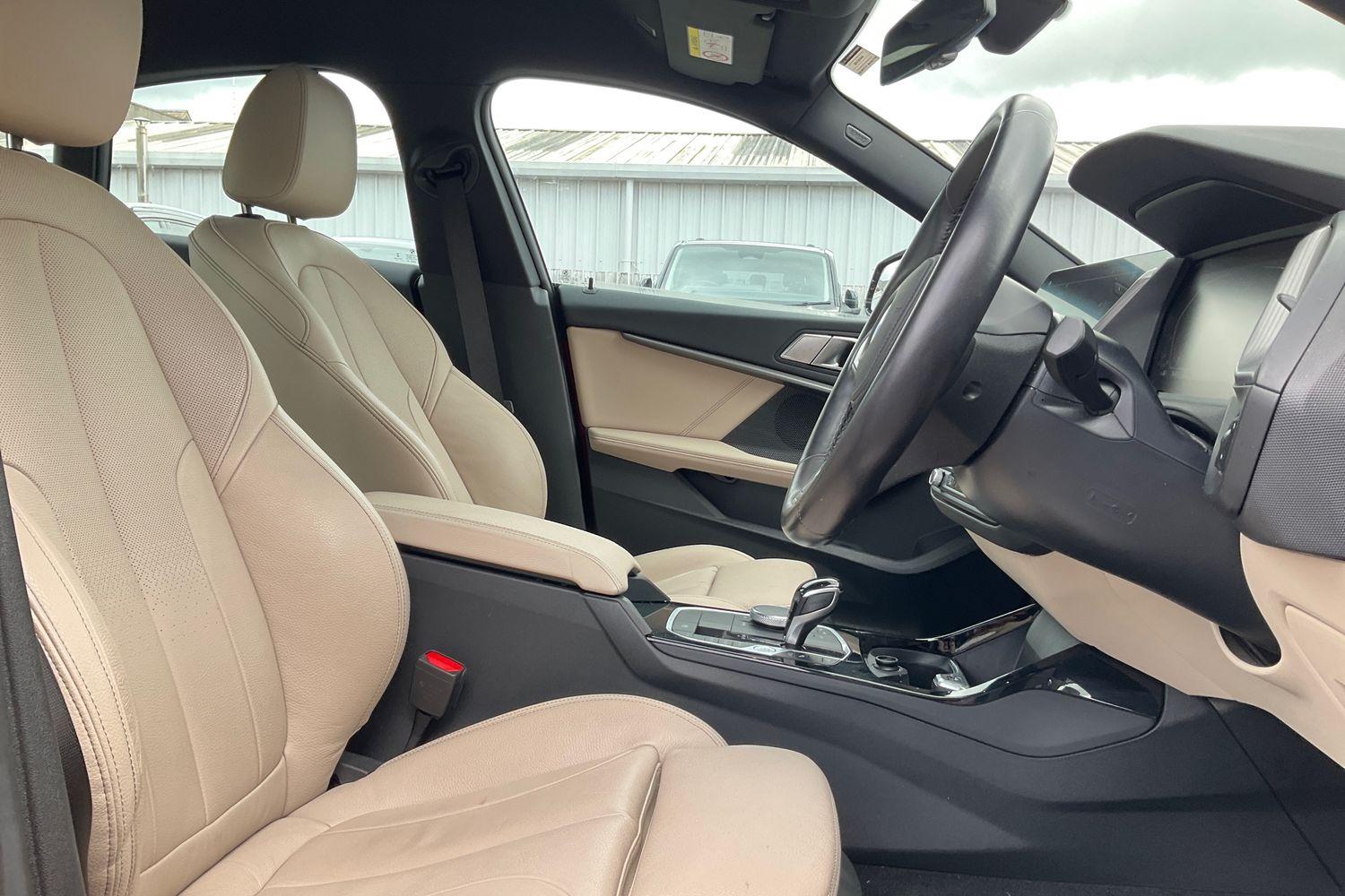 BMW 2 SERIES Photo 16