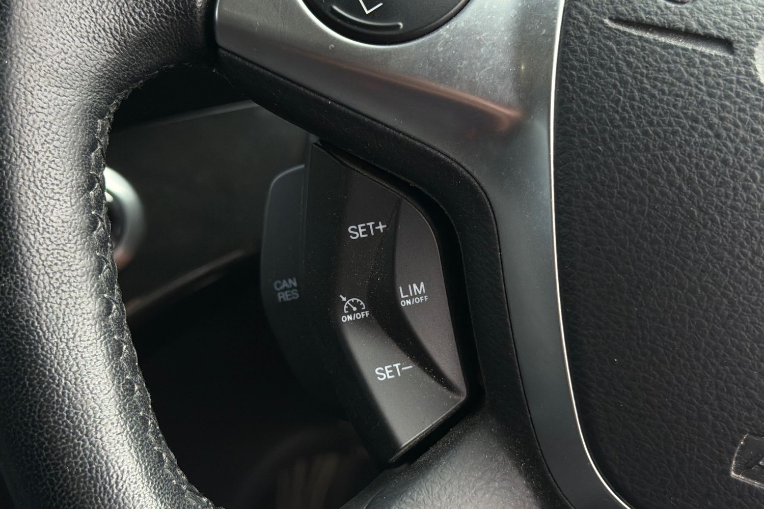 Ford KUGA Photo 38