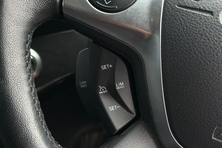 Ford KUGA Photo autoimg-03829e74931a33692a6c6cd839daa124be3deb7f.jpg