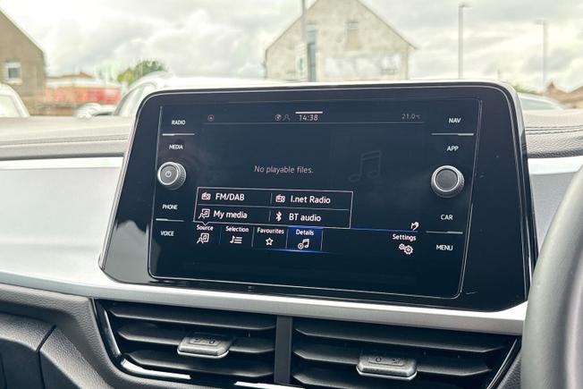 VOLKSWAGEN T-Roc Photo 28