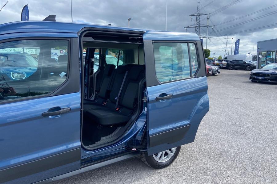 Ford TOURNEO CONNECT Photo autoimg-038fd7edee13e329e383d8a3a4c5c6de153789d9.jpg
