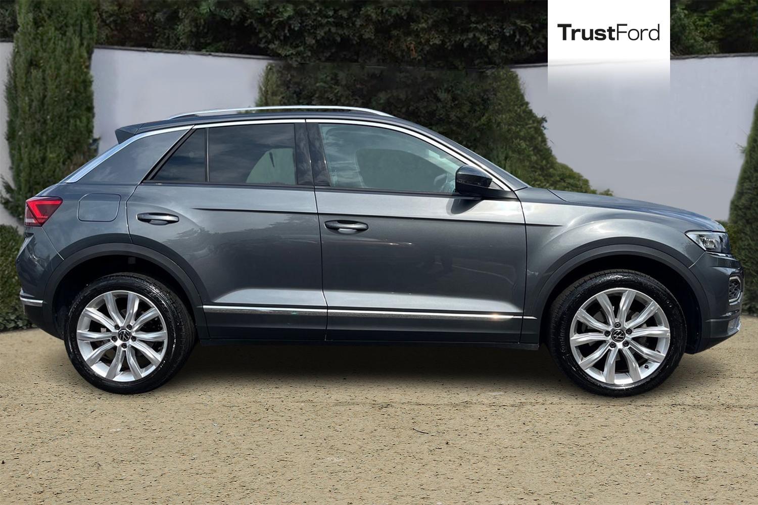 Volkswagen T-Roc Photo 2