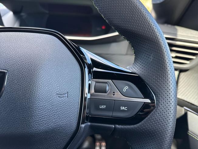 PEUGEOT E-208 Photo 17