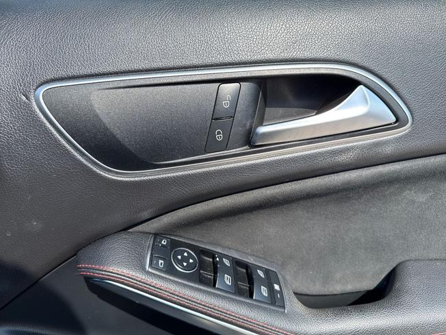 MERCEDES-BENZ GLA Photo 29