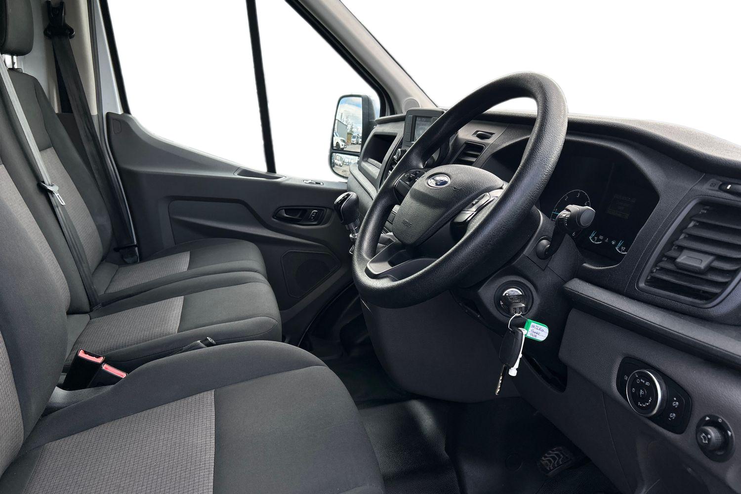 Ford TRANSIT LUTON Photo 14