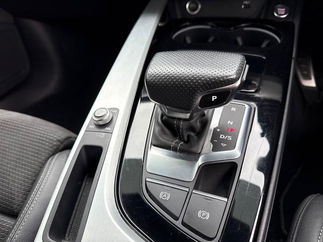 AUDI A4 Photo 32