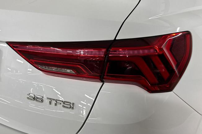AUDI Q3 Photo 18