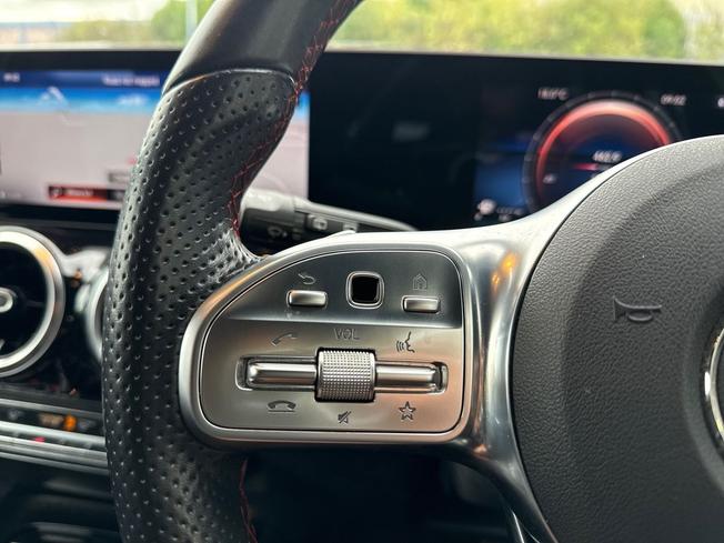Mercedes-Benz GLA Photo 16
