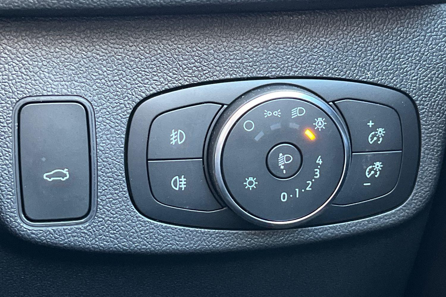 Ford FOCUS Photo 32