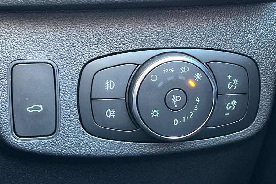 Ford FOCUS Photo autoimg-03bba42c45d20a66f15245ee5eac572af056a9dd.jpg