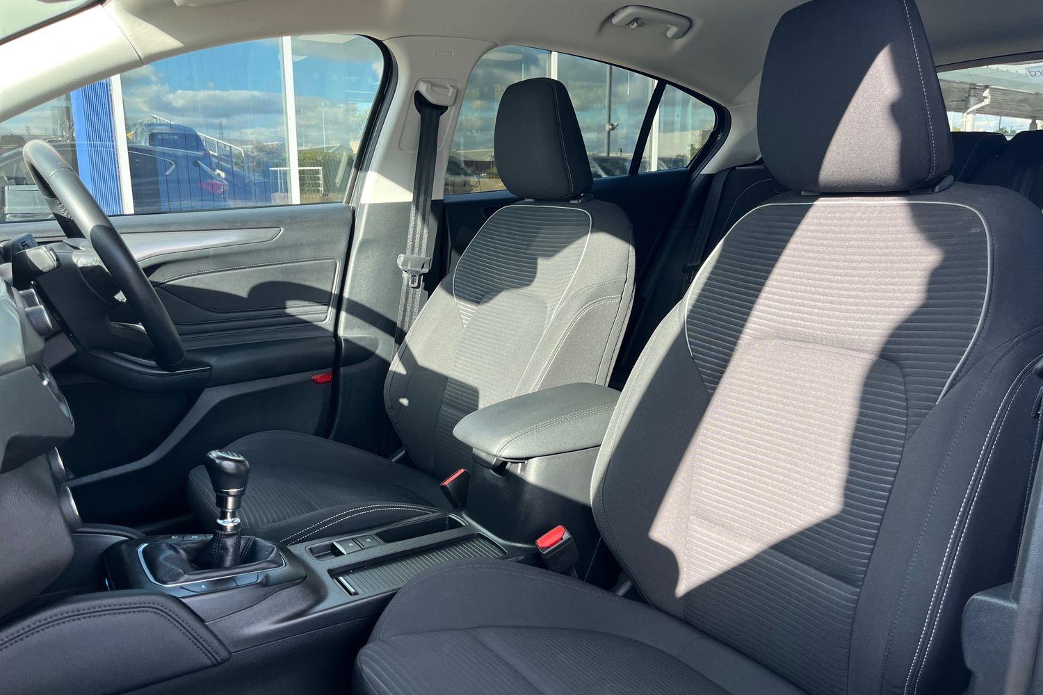Ford FOCUS Photo 18