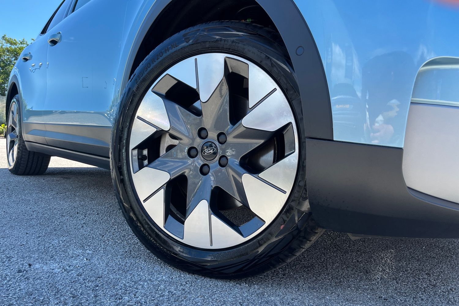Ford Explorer Photo 7
