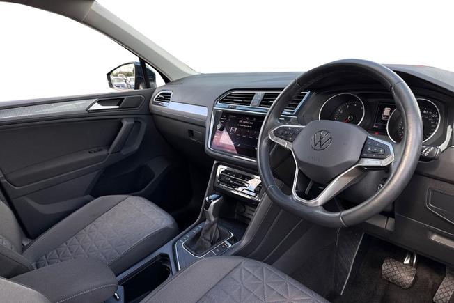 VOLKSWAGEN Tiguan Photo 6