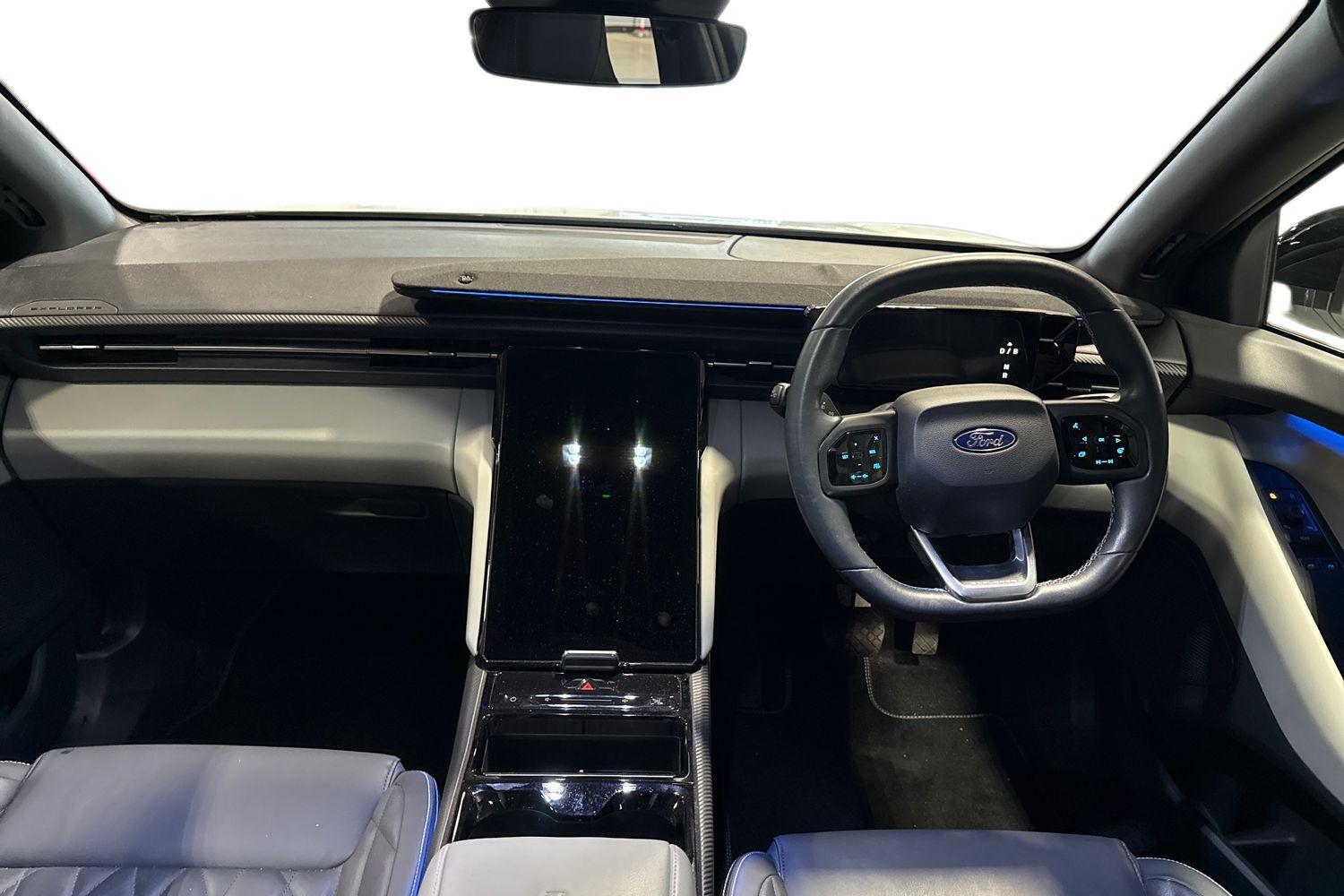 Ford Explorer Photo 9
