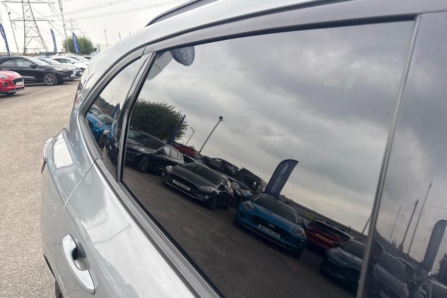 Ford KUGA Photo autoimg-03cdc2381c472434cfc118ec43e803a2bb5cc599.jpg