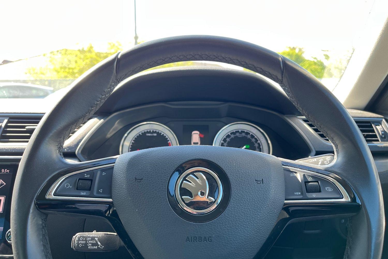 Skoda SUPERB Photo 11
