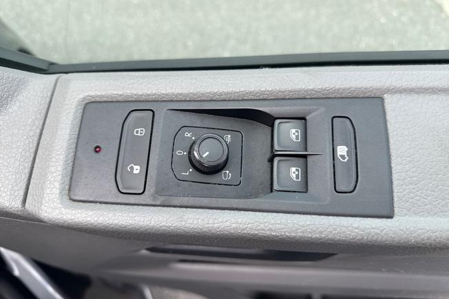 VOLKSWAGEN Transporter Photo 25