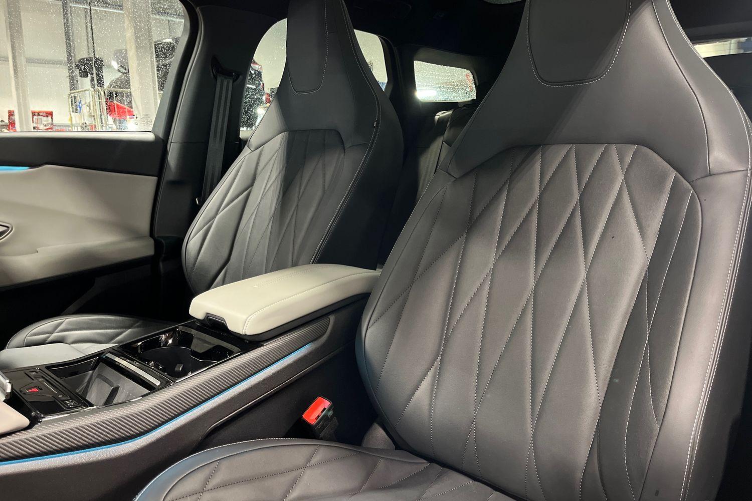 Ford Explorer Photo 18