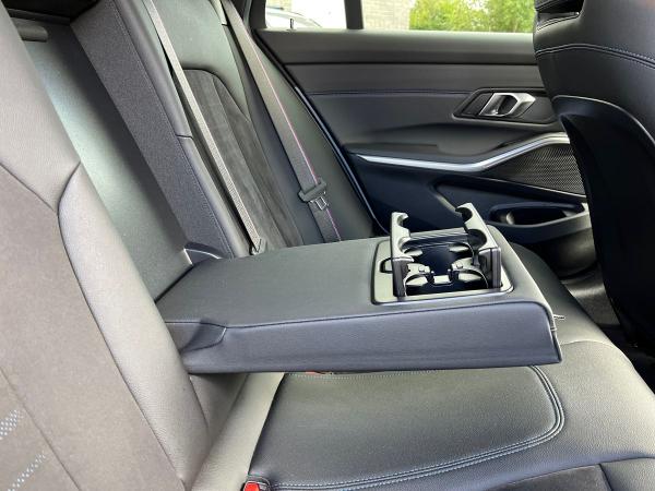 BMW 3 Series Photo autoimg-03e1e6811de7d9008613f5eeca5cf8ea83d6c3b4.jpg