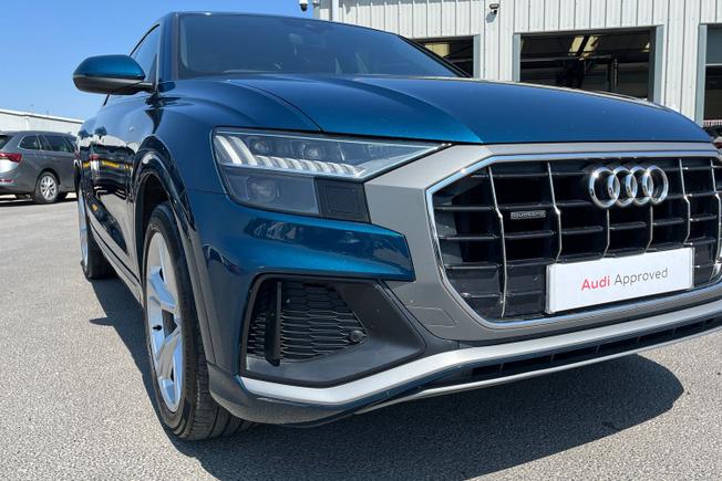 AUDI Q8 Photo 19
