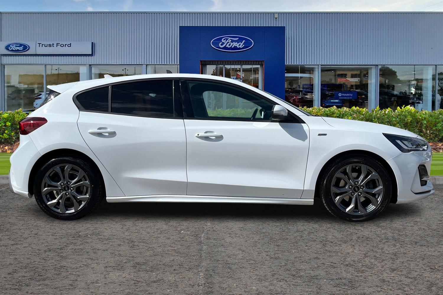 Ford Focus Photo 2
