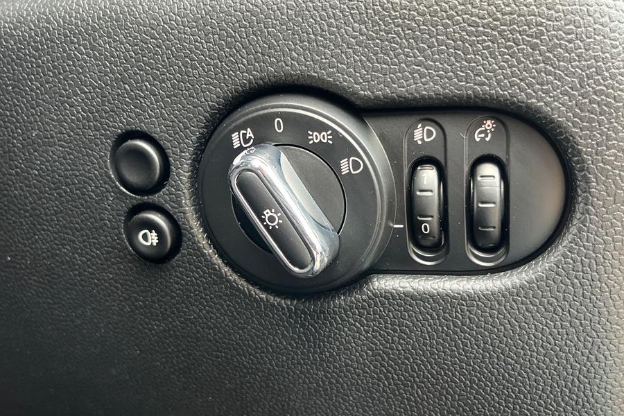 MINI HATCHBACK Photo autoimg-03f158f20394a8d8ff15011f4b8f1b76a67712f6.jpg