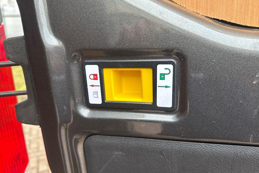 Used Ford TRANSIT WO25UCT 16