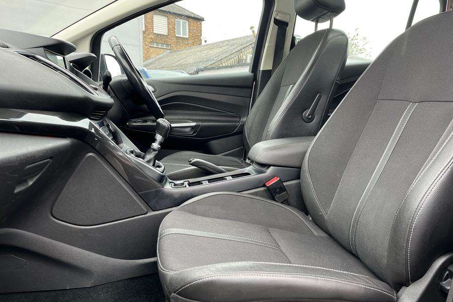 Ford GRAND C-MAX Photo autoimg-03f4f3d8aaf5dee309dcd987fadd4e561dbd7062.jpg