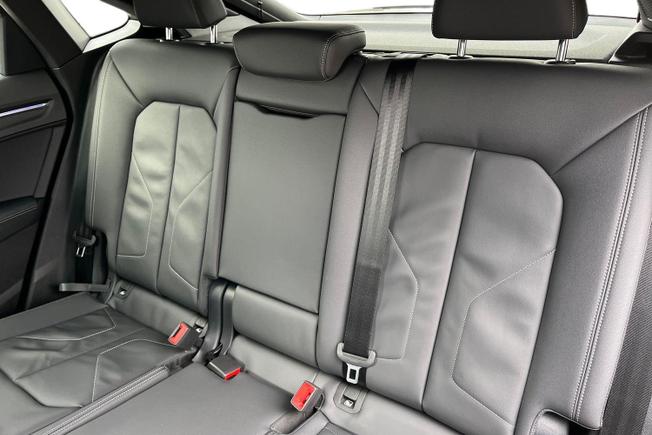 AUDI Q3 Photo 9