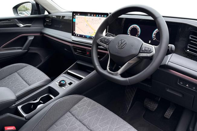 VOLKSWAGEN Tiguan Photo 6