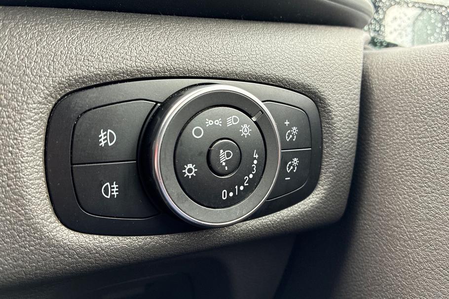 Used FORD TRANSIT CUSTOM SV71XDZ 17