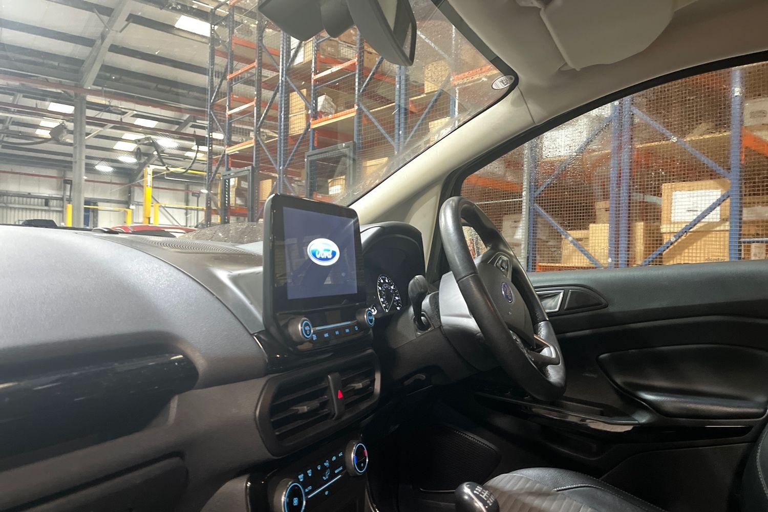 Ford ECOSPORT Photo 17