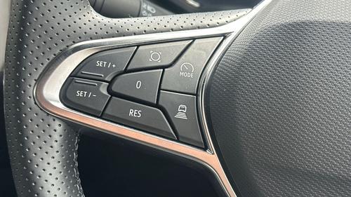 Renault Symbioz Photo autoimg-040e0e84be04eef2aab50f7165c7b07a34516c75.jpg