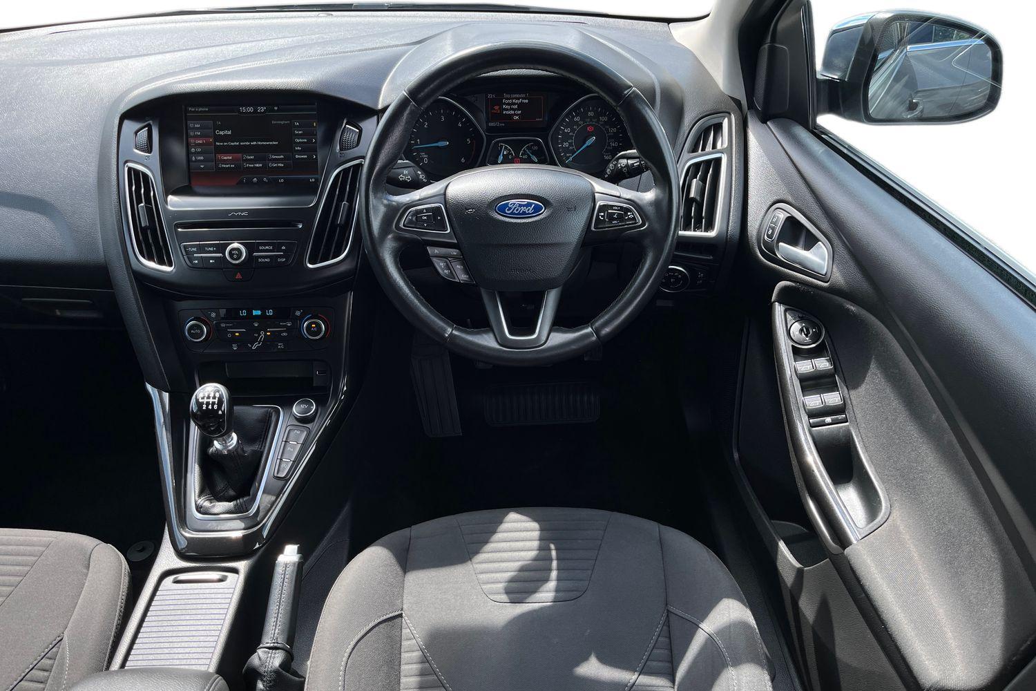 Ford FOCUS Photo 10