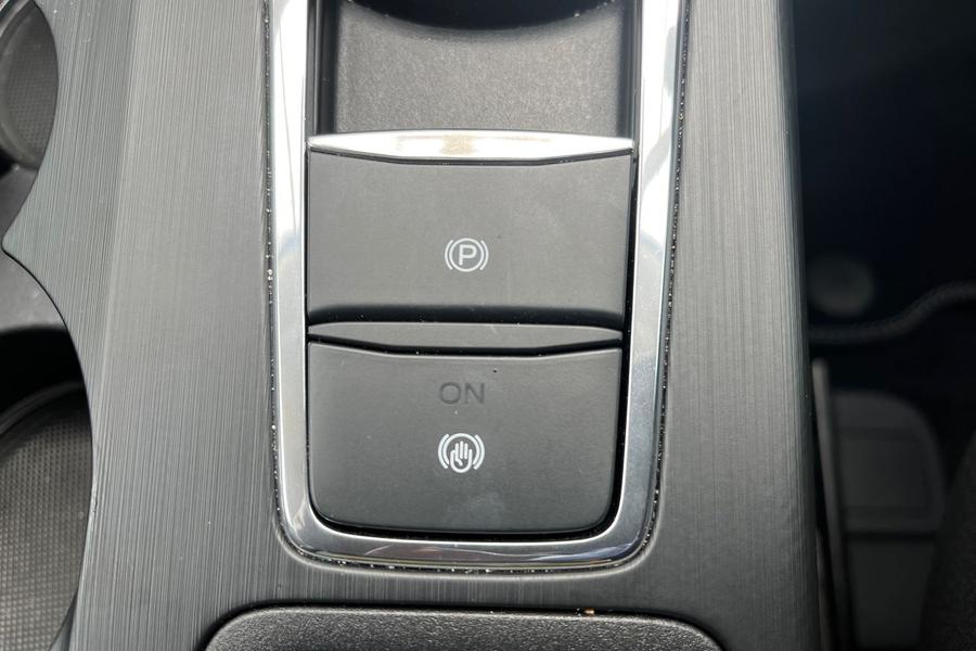 Ford Kuga Photo autoimg-041f72b7f8e319829b25eaa756aec4657bcdbb96.jpg