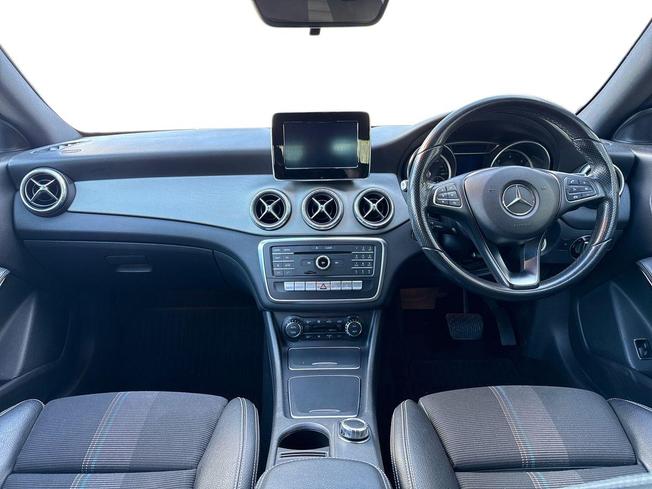 MERCEDES-BENZ CLA Class Photo 10