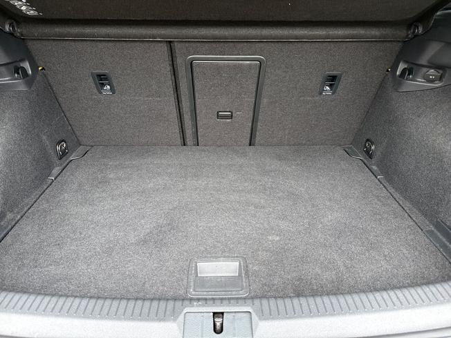 VOLKSWAGEN Golf Photo 12