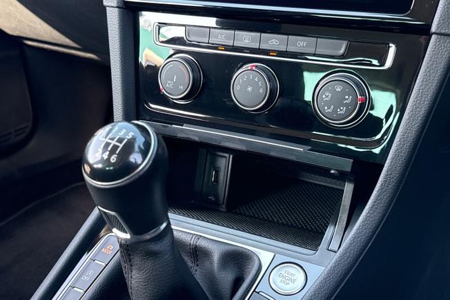 VOLKSWAGEN Golf Photo 25