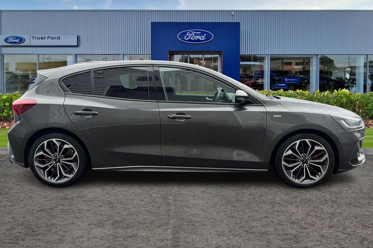 Ford FOCUS Photo 2