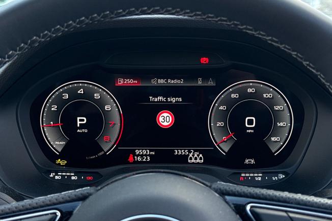 Audi Q2 Photo 15