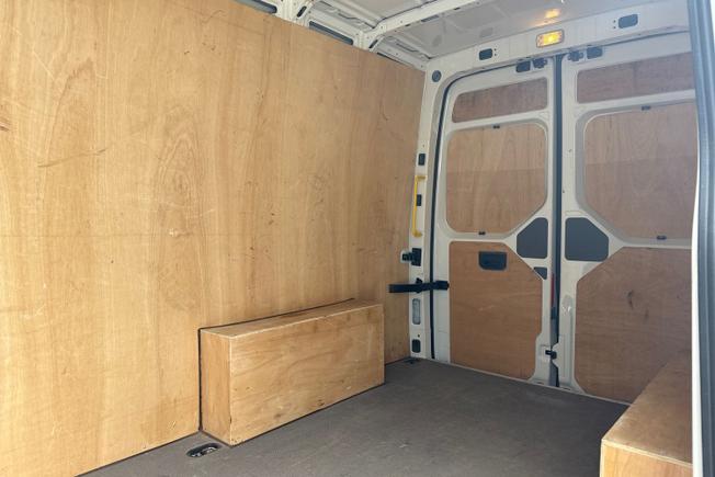 VOLKSWAGEN Crafter Photo 9