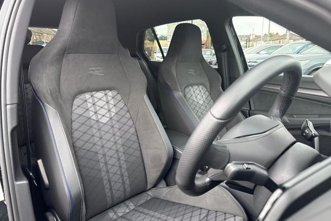 VOLKSWAGEN Golf Photo 27