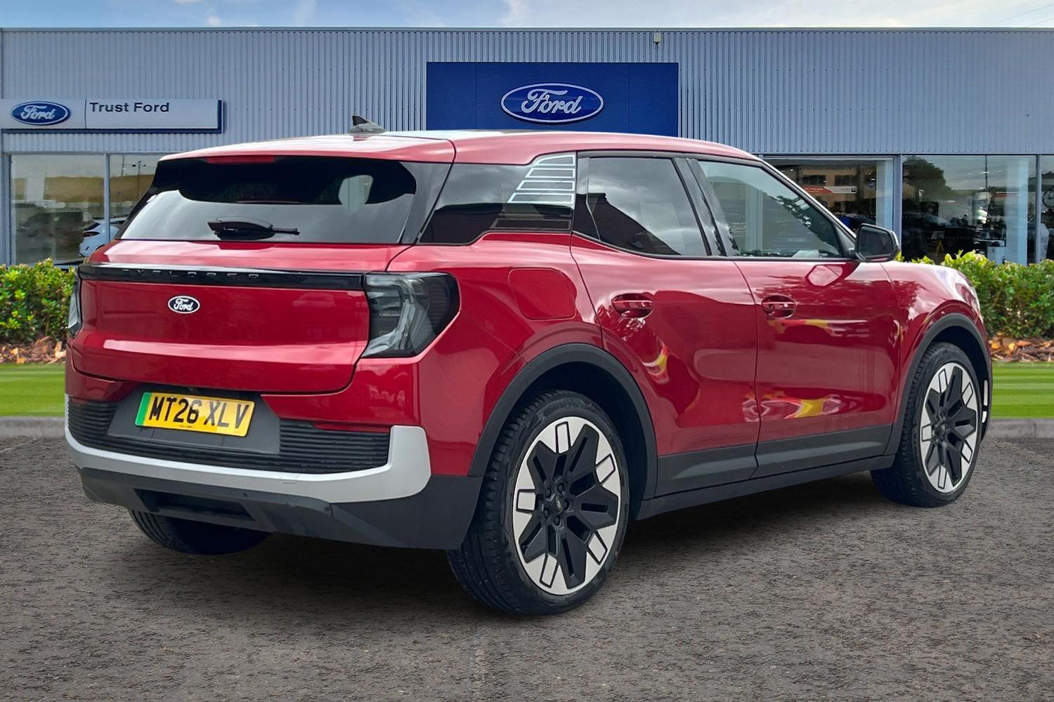 Ford EXPLORER Photo 3