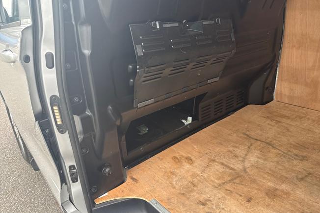 VOLKSWAGEN Transporter Photo 21