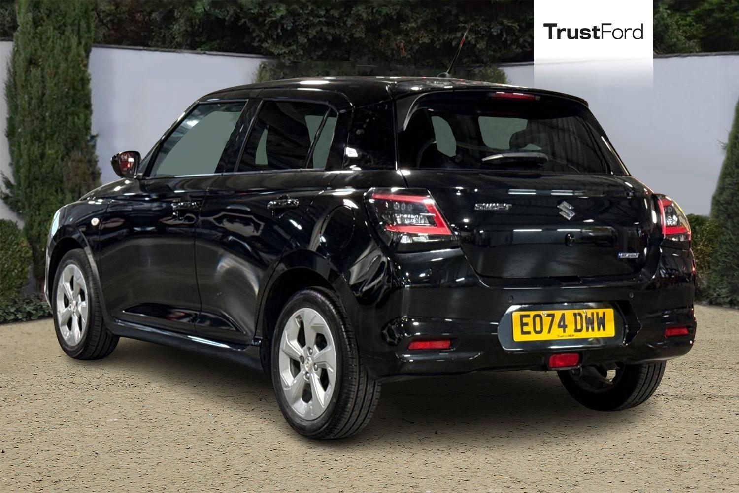 Suzuki SWIFT Photo 1