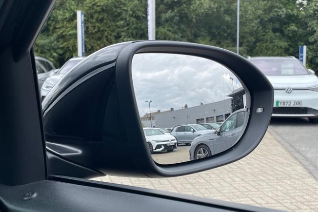 VOLKSWAGEN T-Roc Photo 36