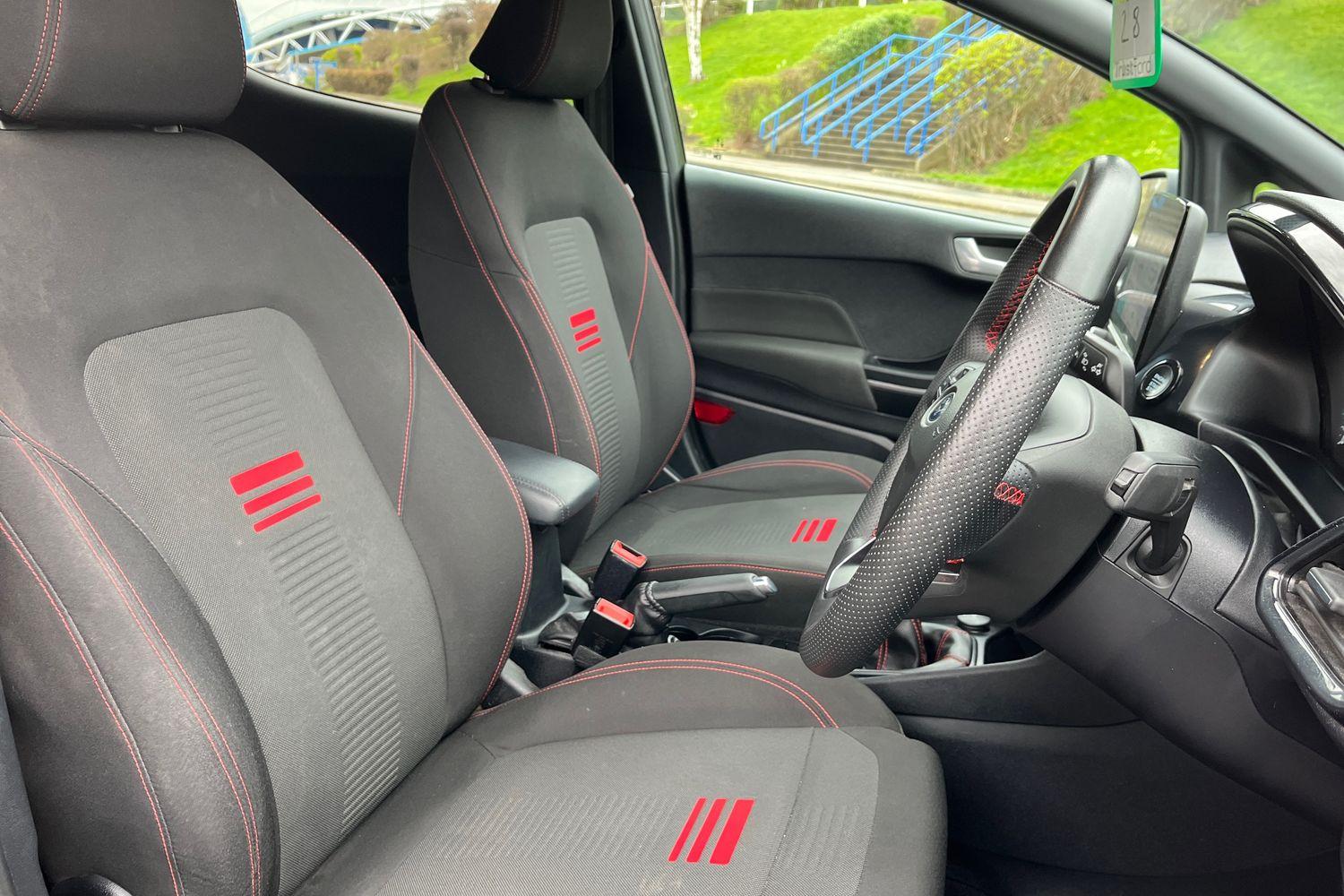 Ford FIESTA Photo 16